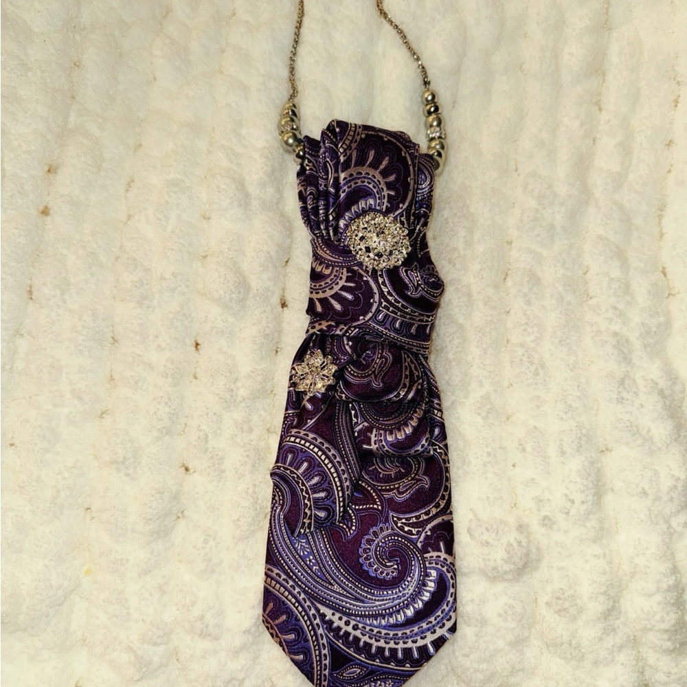 Women’s Purple Paisley Pendant Tie Necklace